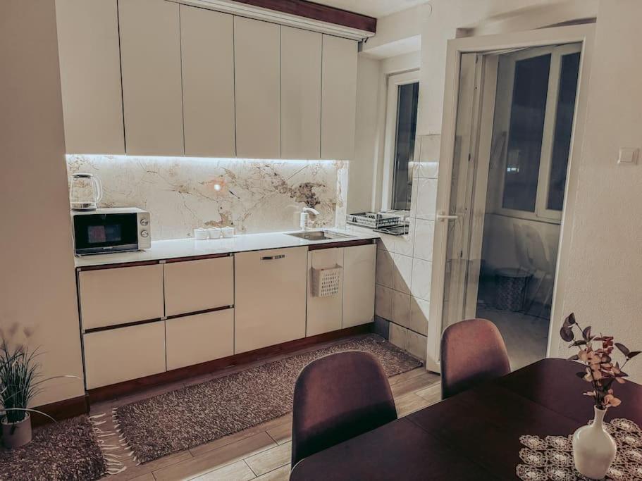 City Center Apartment Gjakova Esterno foto
